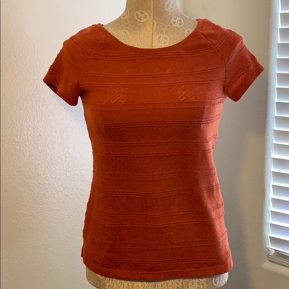 H&M Rust Crocheted Tee - Picture 2 of 3